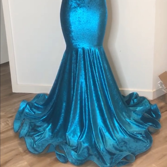 GORGEOUS & PERFECT CONDITION PROM DRESS FOR SALE! - Picture 6 of 7